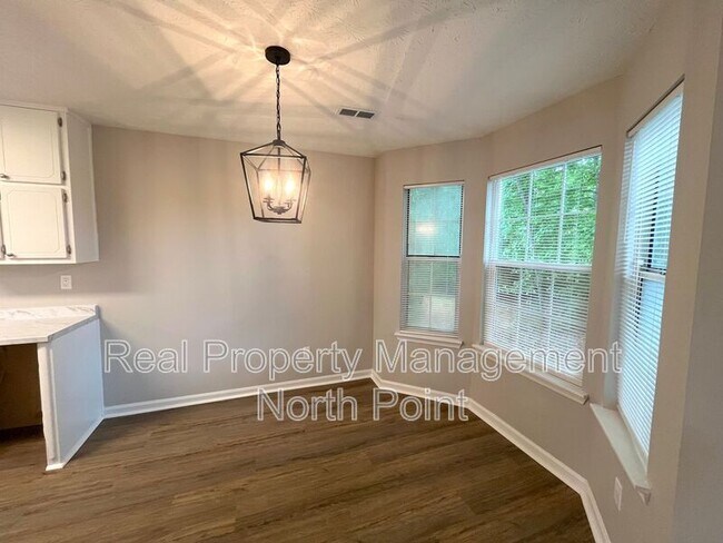 Building Photo - 5843 Summerglen Ln