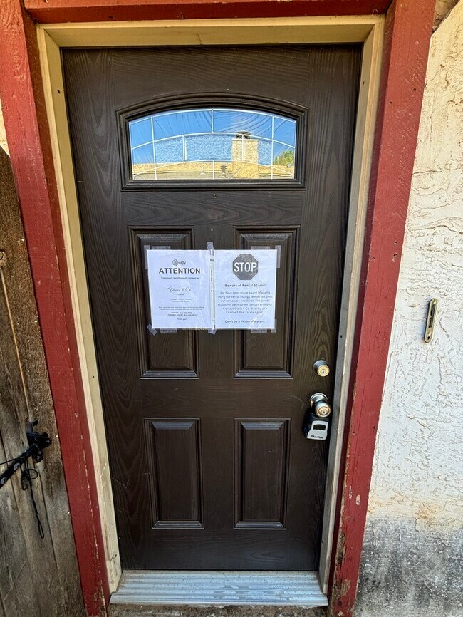 Building Photo - 2 bed 2 bath townhome