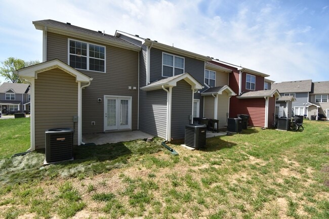 Building Photo - 2 bedroom Dog Friendly Condo For Rent Near...
