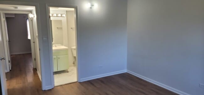 Building Photo - 5606 Tinder