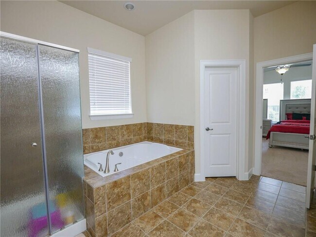 Building Photo - 305 Navigator Dr