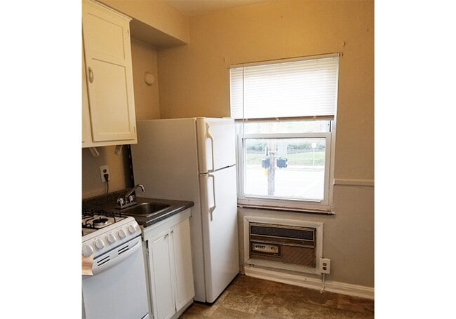 Interior Photo - Ludlow 960