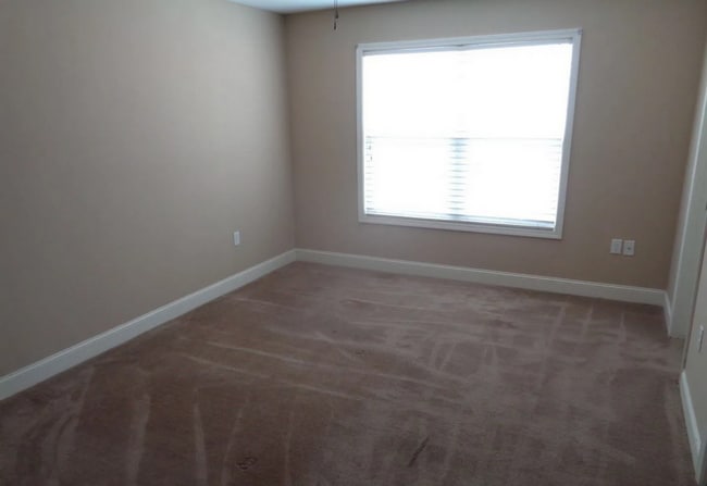 Building Photo - 3 Bed/ 2.5 Bath