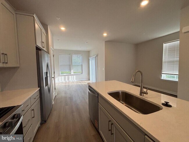 Building Photo - 130 Abramo Victor Dr