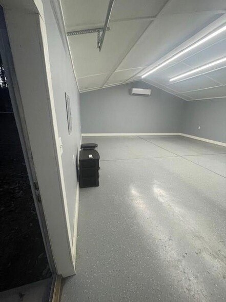 Building Photo - 3020 Land Rd