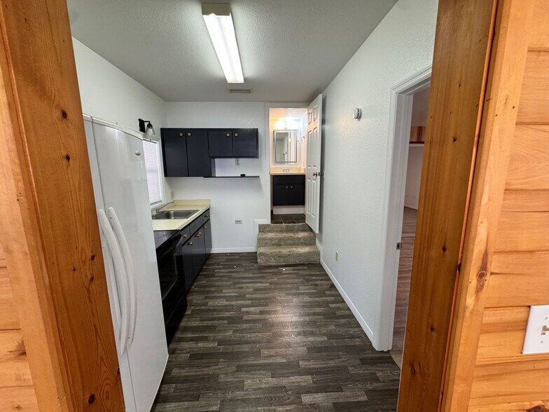 Building Photo - 306 N Iona Ave