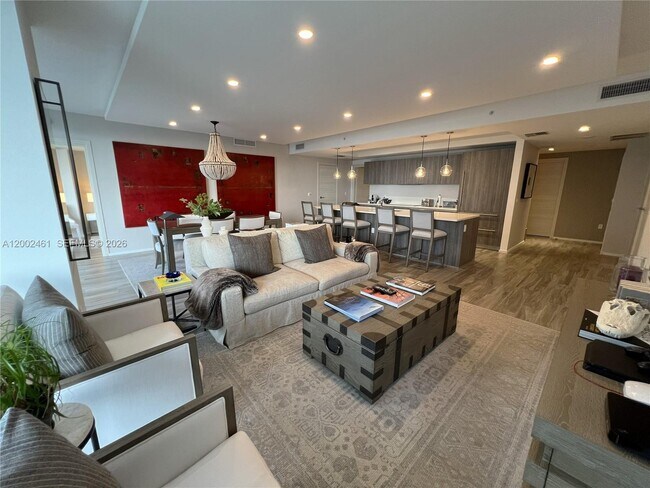 Building Photo - 801 S Miami Ave