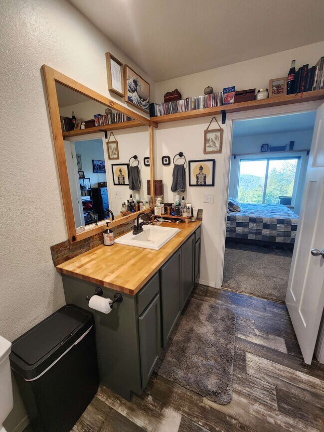 Building Photo - 3BR, 2BTH in Post Falls Above The Fog