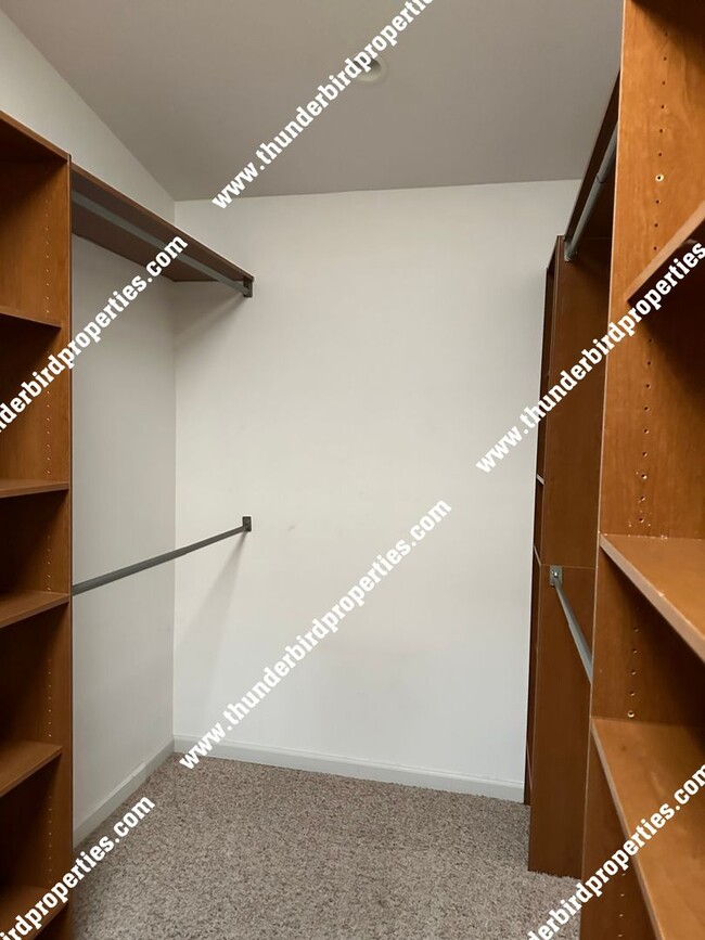 Building Photo - Gorgeous NE Heights Home