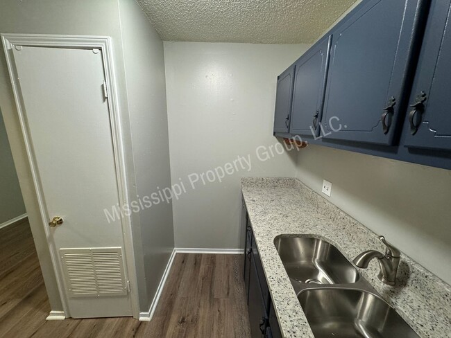 Building Photo - 1BR/1BA For Rent