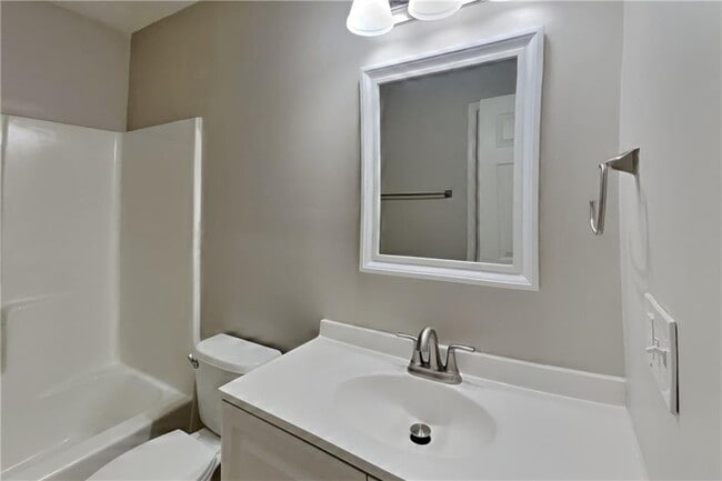 Building Photo - 464 Ridgemont Dr