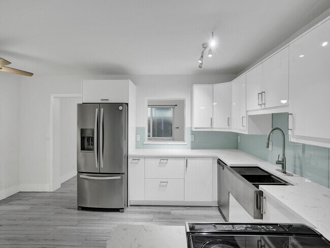 Building Photo - 601 NE 59th Ct