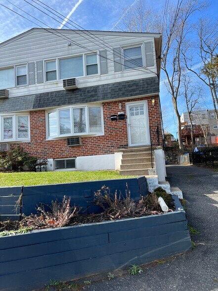 Building Photo - 126 4th Ave