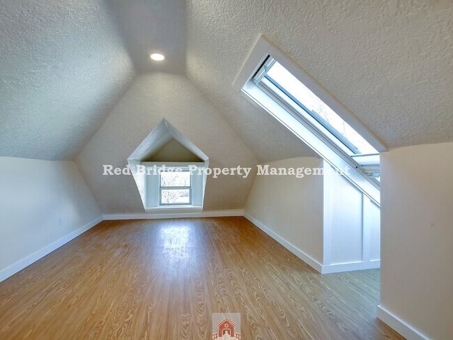 Building Photo - 5022 NE 23rd Ave
