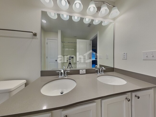 Building Photo - 20256 Calla Lily Dr