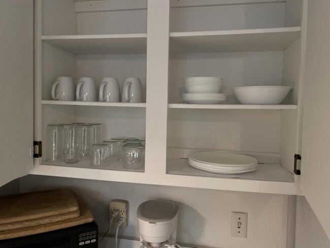 Building Photo - 75-6016 Alii Dr #222