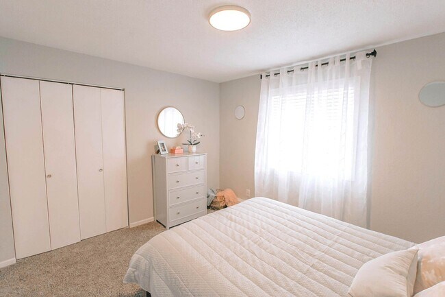 Building Photo - Welcome Home to Lincoln Woods: Modern Livi...