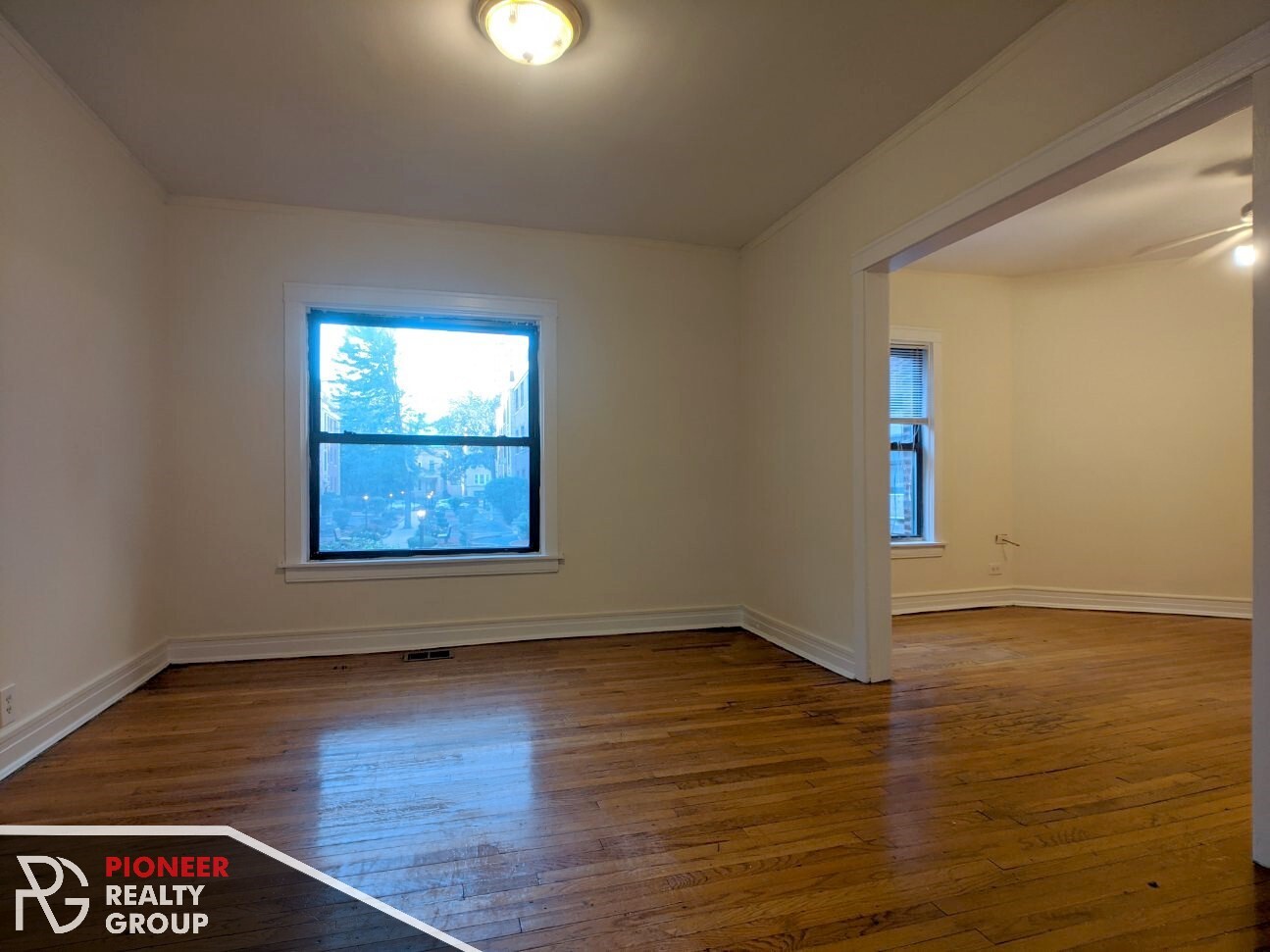 Building Photo - 812 W Waveland Ave