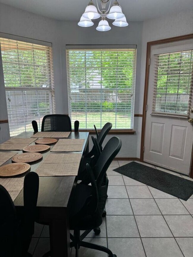 Building Photo - Fully Furnished, Short-Term Rental - (3) Bed/(2) Bath + Office! Pool Access!