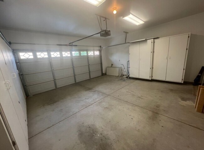 Building Photo - 3-bedroom, 2.5 bathroom home desirable Marquise Gated Community