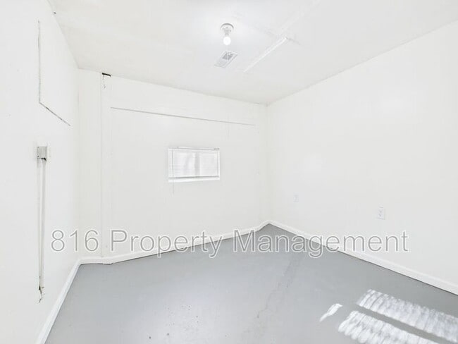 Building Photo - 8506 E 111 St