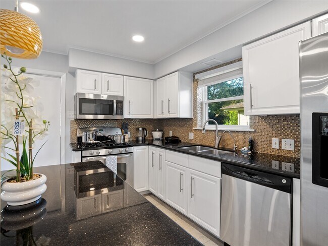 Building Photo - 9403 Timberside Dr