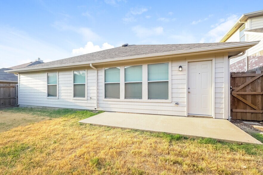 Building Photo - 3737 Sapphire St