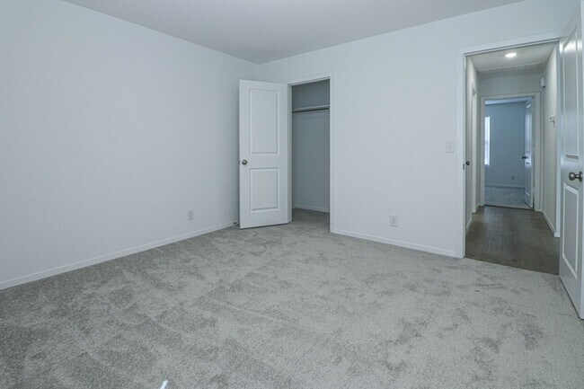 Building Photo - 3122 S 15th Pl