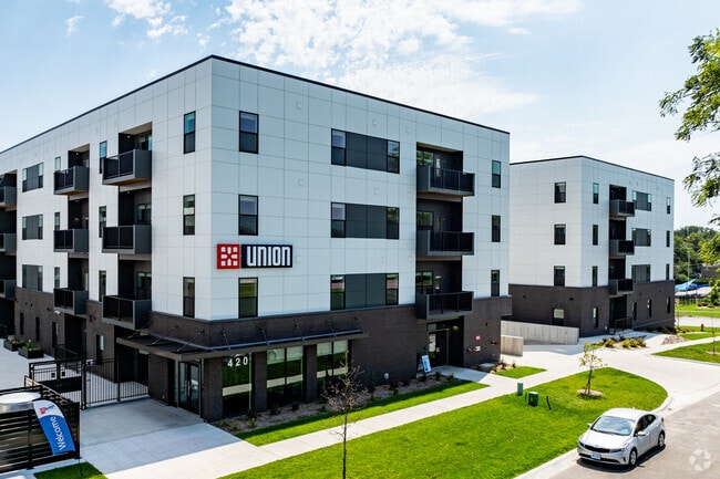 Building Photo - Union at Antelope Valley
