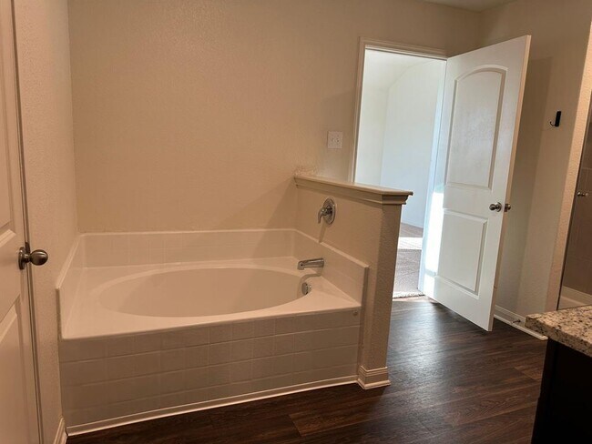 Building Photo - 225 Allington Cir