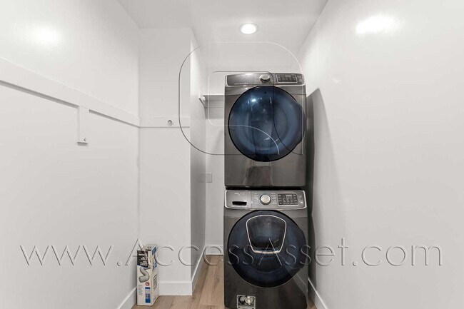 Building Photo - 10946 Thrush Dr