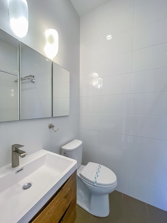 Building Photo - 1Bed/1Bath! Parking! Laundry! Garden! Pet! PROGRESSIVE