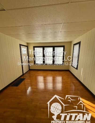 Building Photo - 822 S Commercial St