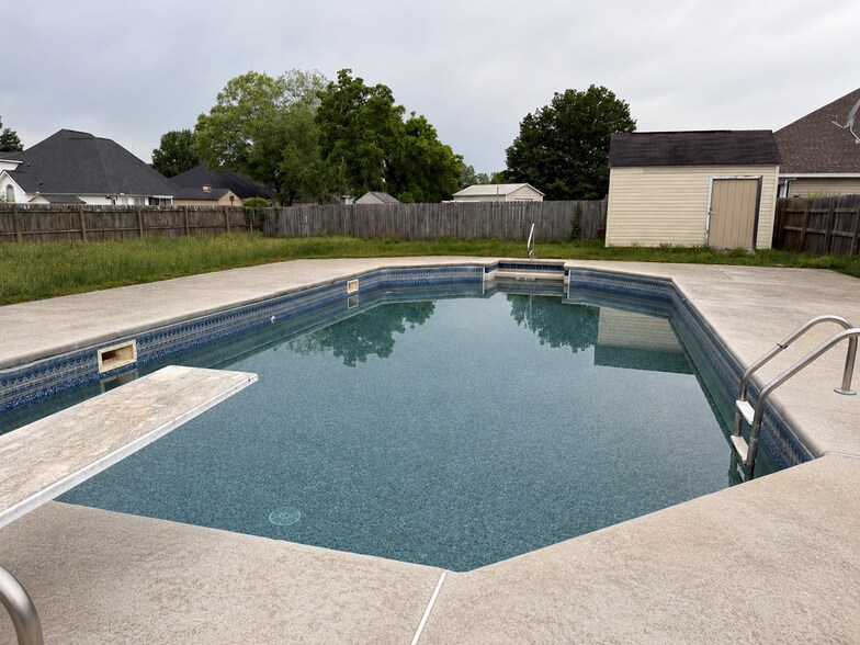 Building Photo - 112 Creekview Trl