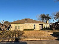 Building Photo - 6418 Sachse St