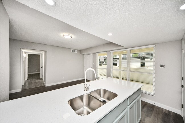 Building Photo - 781 Country Pl Dr
