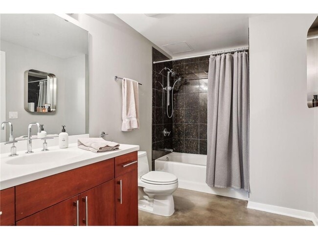 Building Photo - 404 N Washington Ave