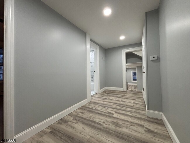 Building Photo - 318 E 1st Ave