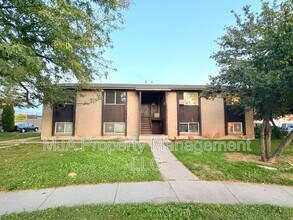 Building Photo - 2523 S Lakecrest Dr