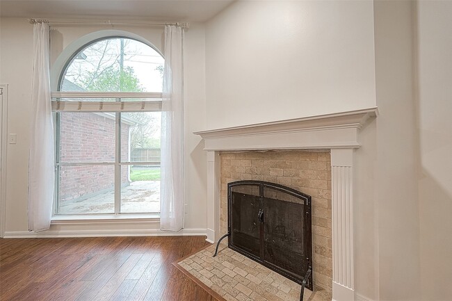 Building Photo - 23759 River Pl Dr