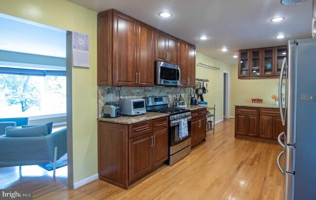 Building Photo - 2205 Parker Ave