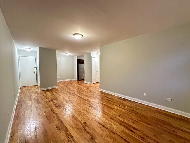 Building Photo - 696 Elm Pl