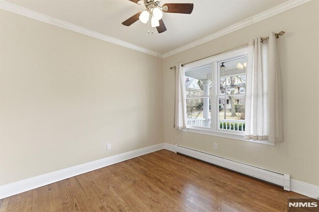 Building Photo - 113 Oak St