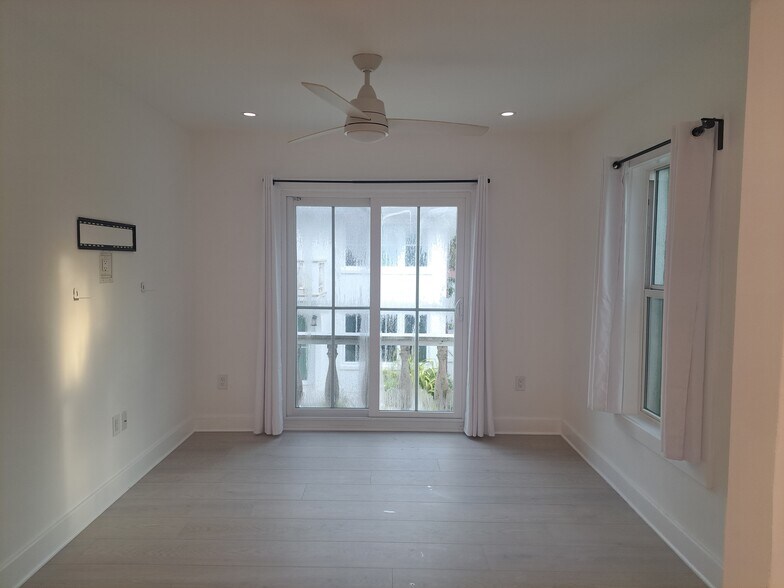 Living room - 912 NE 81st St