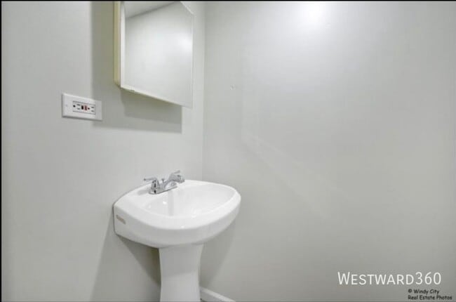 Building Photo - 936 Cardiff Ct