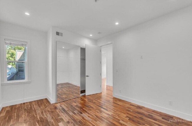 Building Photo - 1121 Folsom St