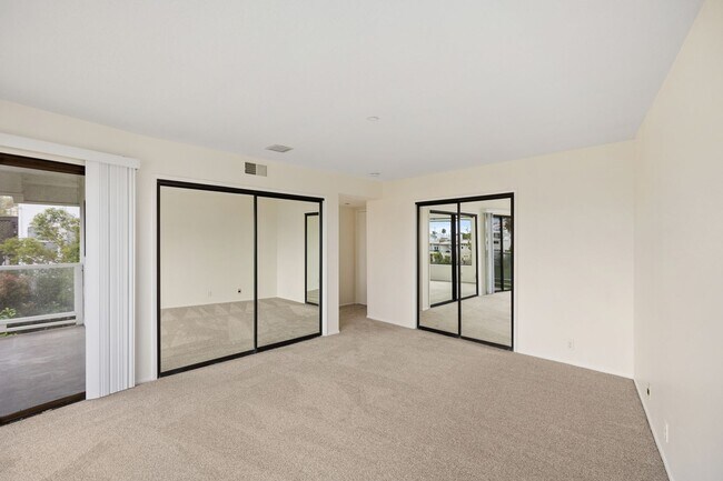 Building Photo - 406 Arenoso Ln