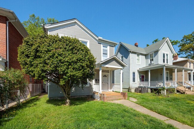 Building Photo - 2902 Barton Ave