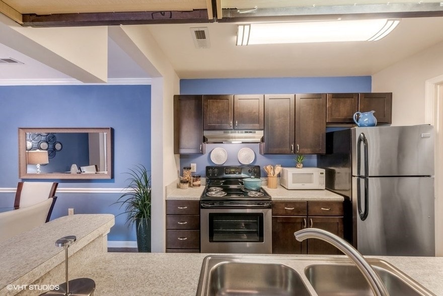 Galley Style Kitchen - Brittany Commons Apartments