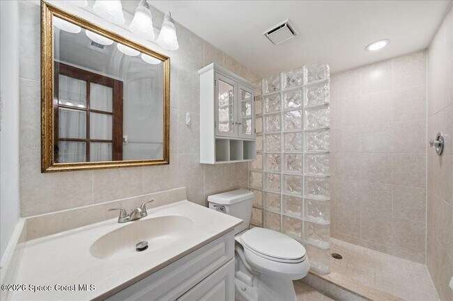 Building Photo - 1025 Rockledge Dr